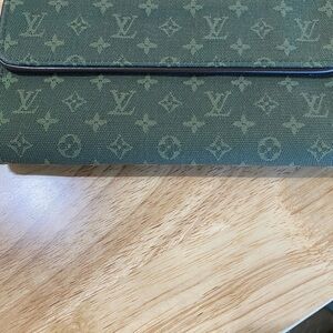 139 LOUIS VUITTON Khaki Green Mini Lin Canvas Porte Tresor International Wallet